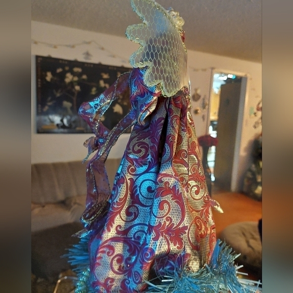 NWOT. Vintage* Angel Tree Topper, Burgandy & Gold Gown - Picture 5 of 6